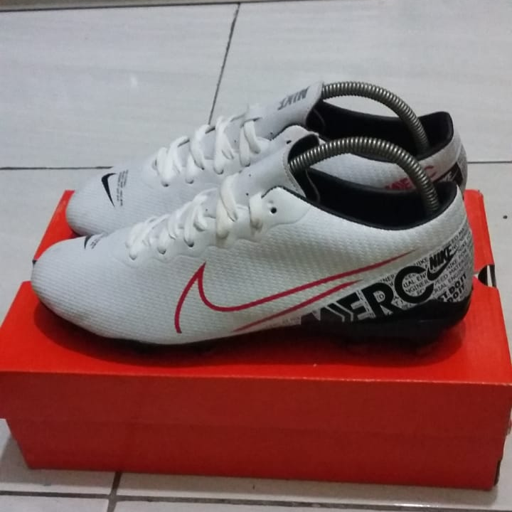 Sepatu bola nike hot sale mercurial victory