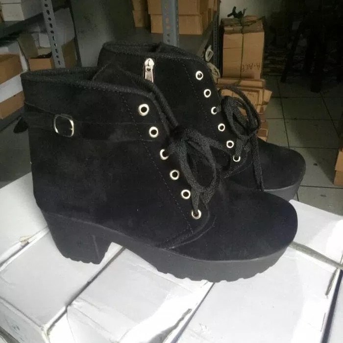 Boots Zipper Bludru Hitam 3