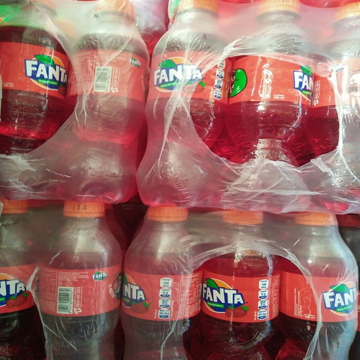 Fanta Stroberi 390ml Dus 2