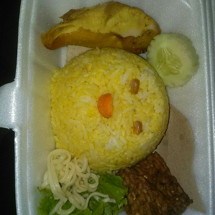 Nasi Kuning Ayam Goyeng 2