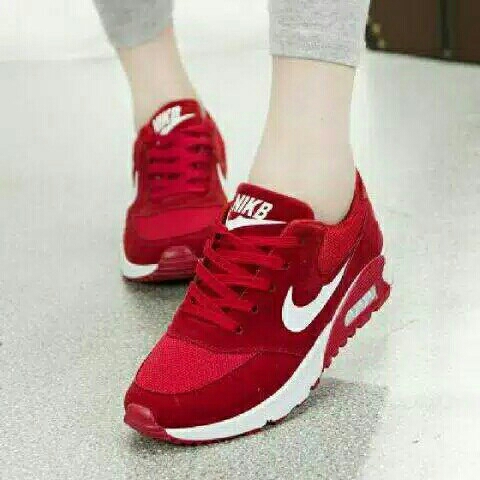 Nike Adelina 2