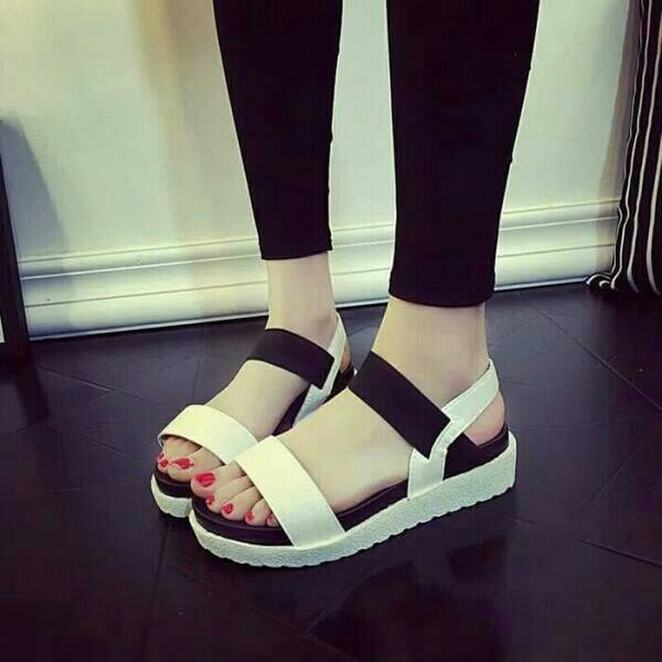 SANDAL FLAT KARET DOCMART HITAM 2