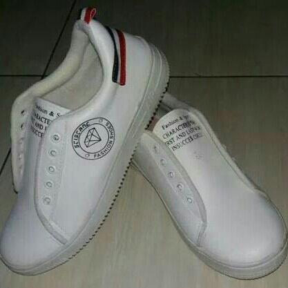 SEPATU SNEAKER JM20  2