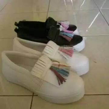 SLIPON RUMBAY PUTIH DAN HITAM 4