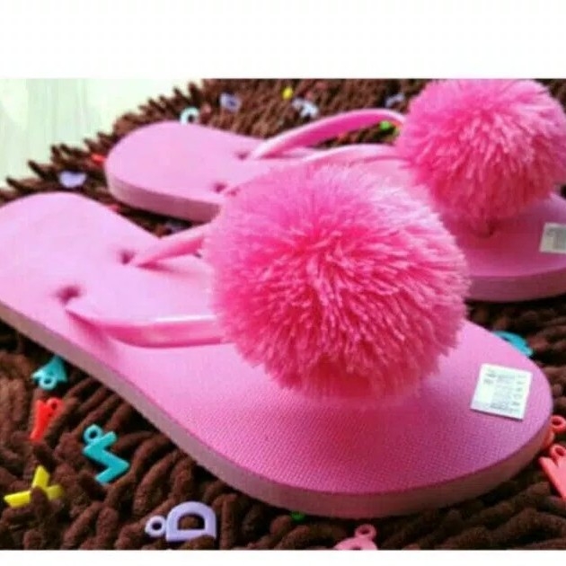 Sandal Wanita Teplek Pompom 3