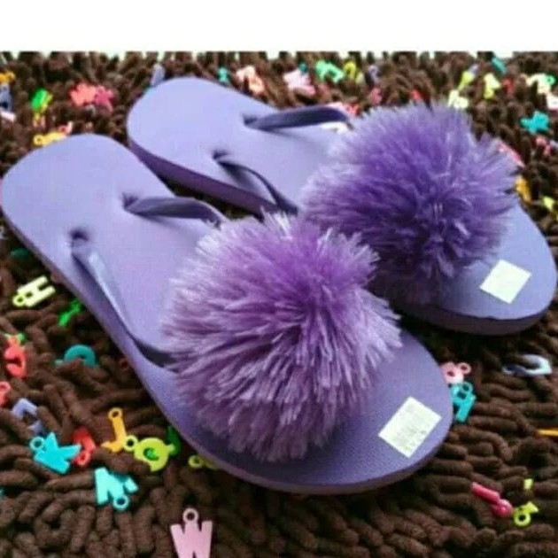 Sandal Wanita Teplek Pompom 4