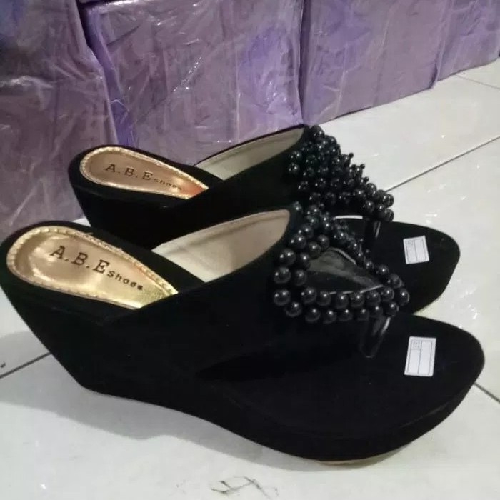 Sandal Wedges Lovely Hitam 2