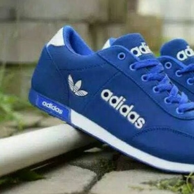 Sepatu Adidas Running Unisex Biru 2