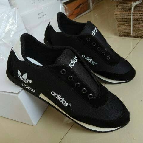 Sepatu Adidas Running Wanita Hitam 2