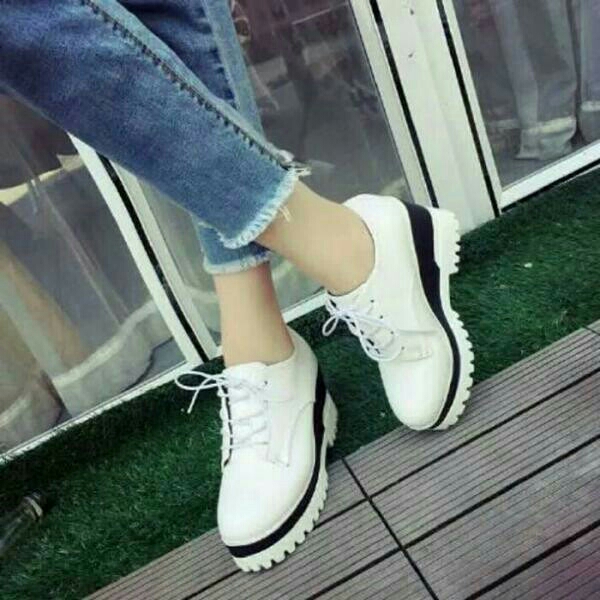 Sepatu Boots Docmart Putih 2