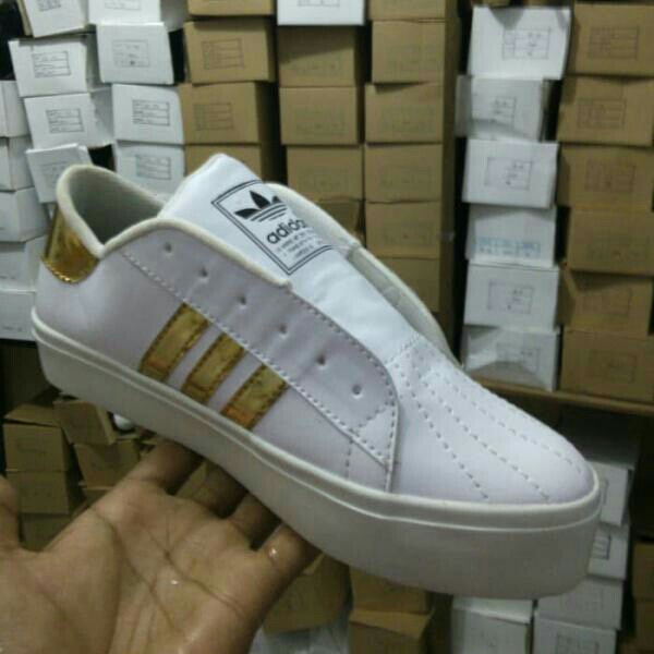 Sepatu Kets Adidas Replika  2