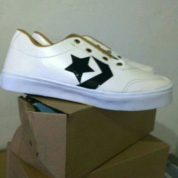 Sepatu Kets Bintang Putih 2