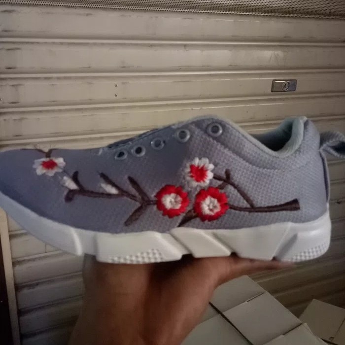 Sepatu Kets Bunga Bordir Abu 2