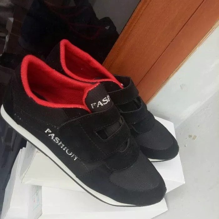 Sepatu Kets Fashion Hitam 2