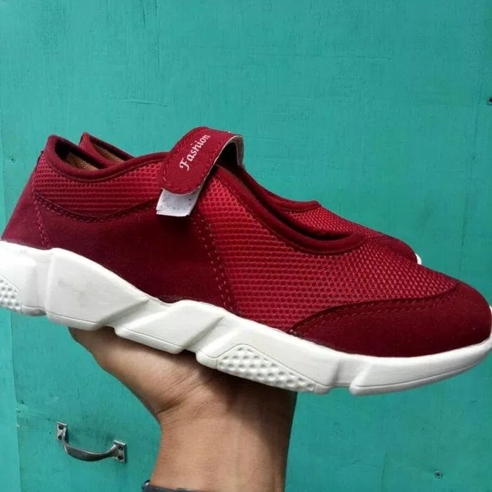 Sepatu Kets Fashion Maroon 2