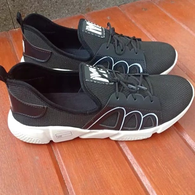 Sepatu Kets Mimi HITAM 2