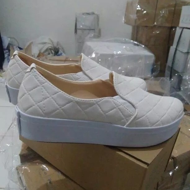 Sepatu Kets Slip On Blezz Putih 2