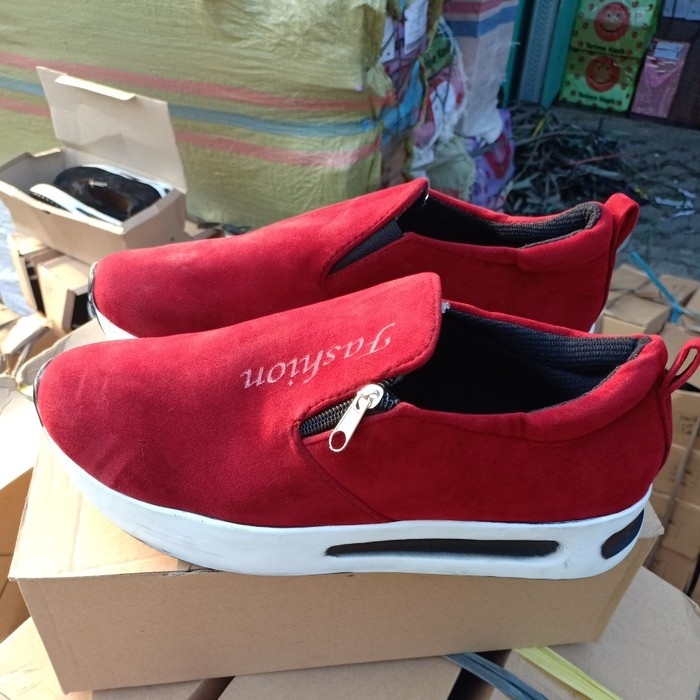 Sepatu Kets Slip On Fashion Resleting Maroon 2