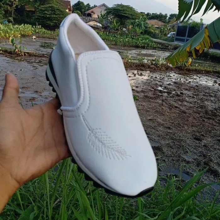 Sepatu Kets Slip On Padi Putih 2