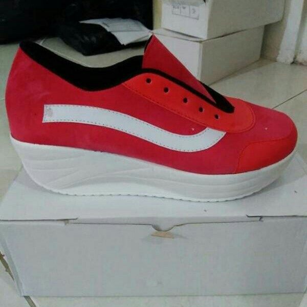 Sepatu Kets Vans Merah 2