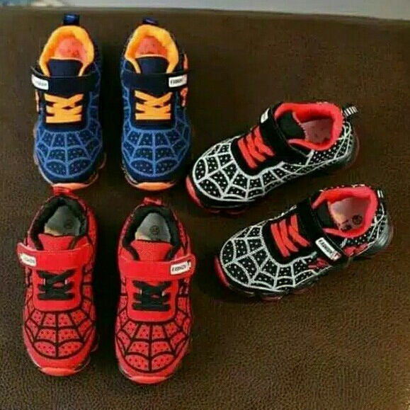 Sepatu LED Spiderman 4