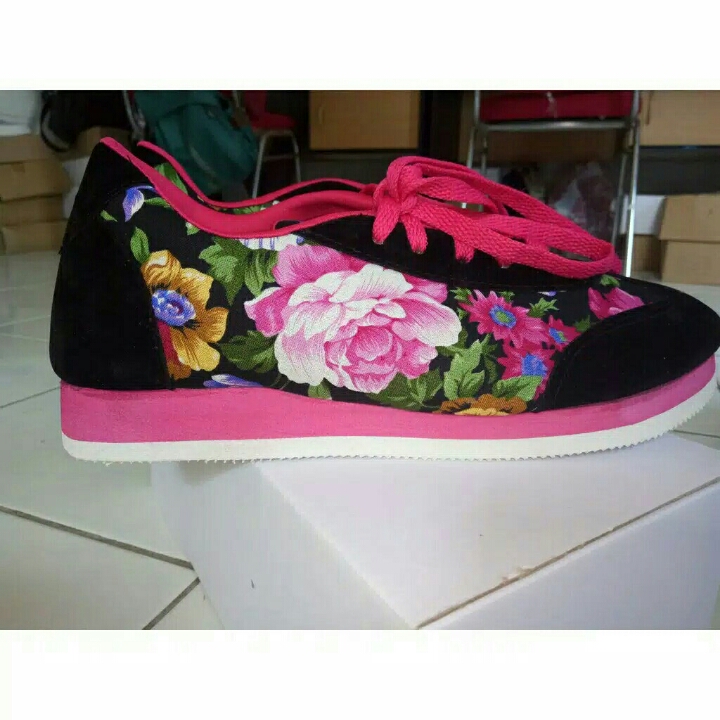 Sepatu Motif Flower 2