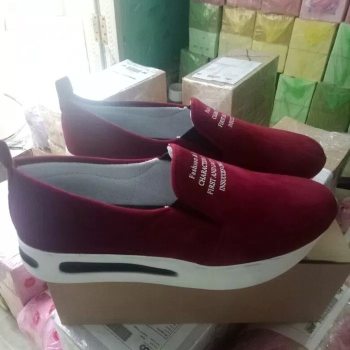 Sepatu Slip On Fashion PS Maroon 2