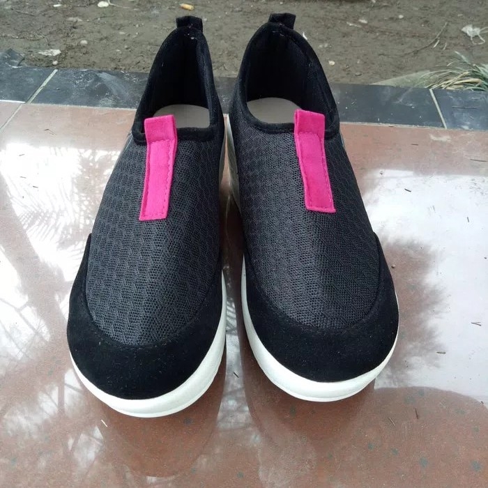 Sepatu Slip On Jala M HITAM 3