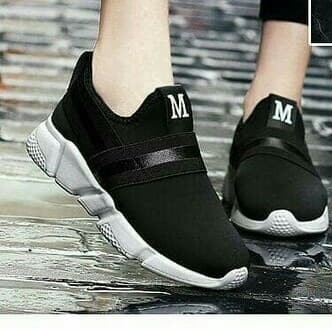 Sepatu Slip On Momo Hitam 2