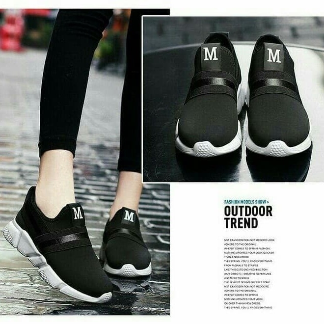 Sepatu Slip On Momo Hitam 3