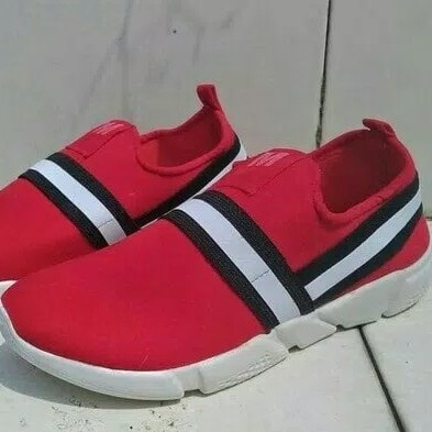 Sepatu Slip On Momo Merah 3