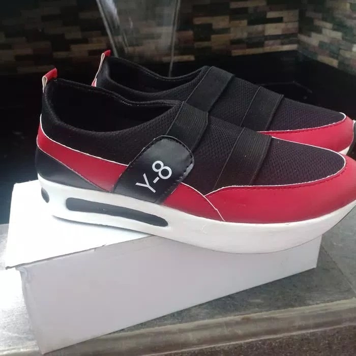 Sepatu Slip On Y-8 Hitam Merah 2