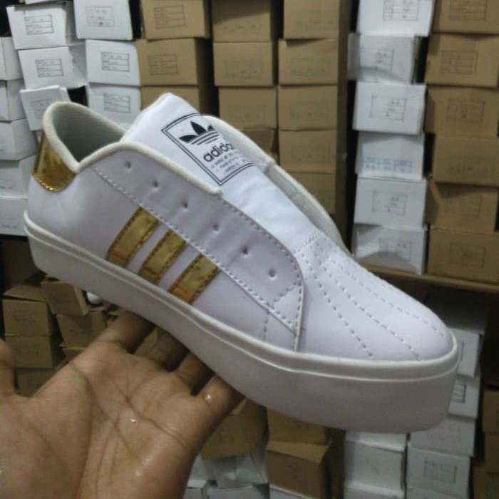 Sepatu Sneakers Adidas Superstar List Gold 2