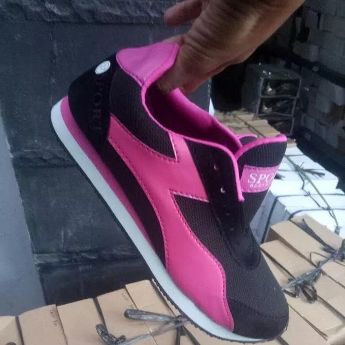 Sepatu Sneakers Sport Hitam Pink 2