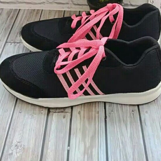 Sepatu Strip Pink 3