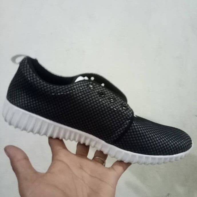 Sepatu Yeezy Jala Hitam 2