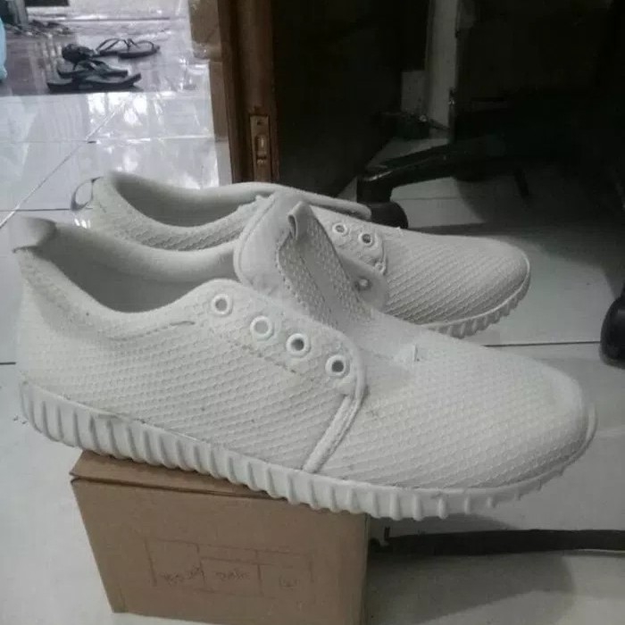 Sepatu Yeezy Jala Putih 2