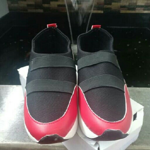 Slip On Y8 Hitam Merah 2