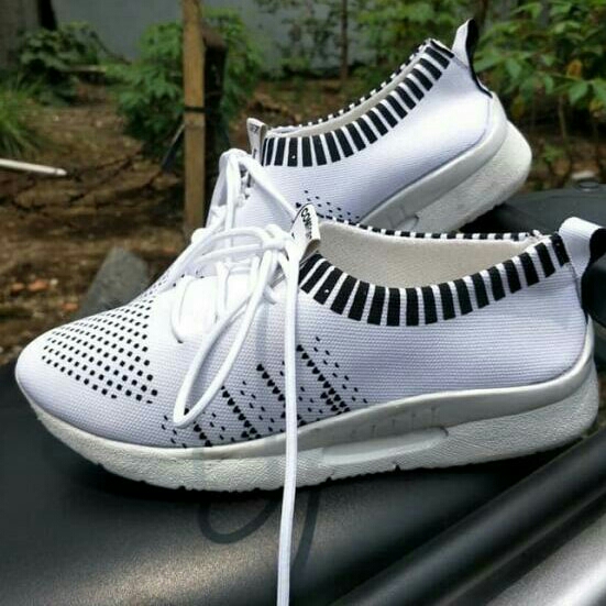 Sneakers Monic Putih 2