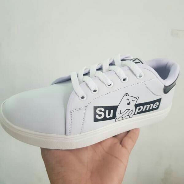 Sneakers Supme Hitam 2