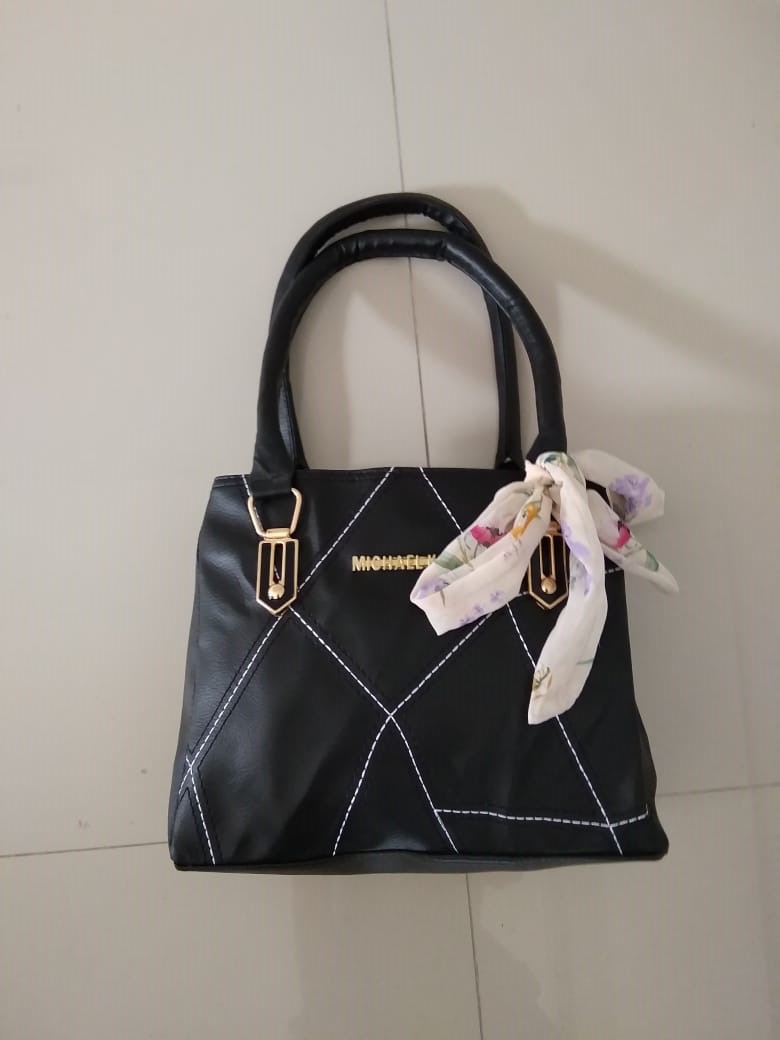 Tas Jinjing Wanita Aurel Black LP 139 5