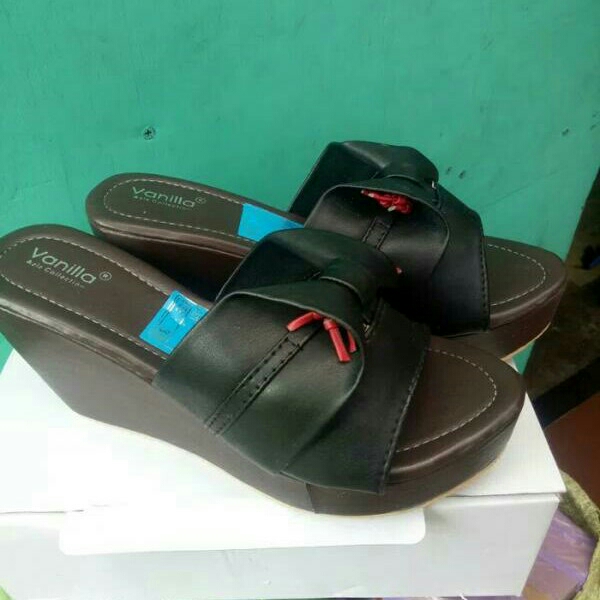 WEDGES MC HITAM 2