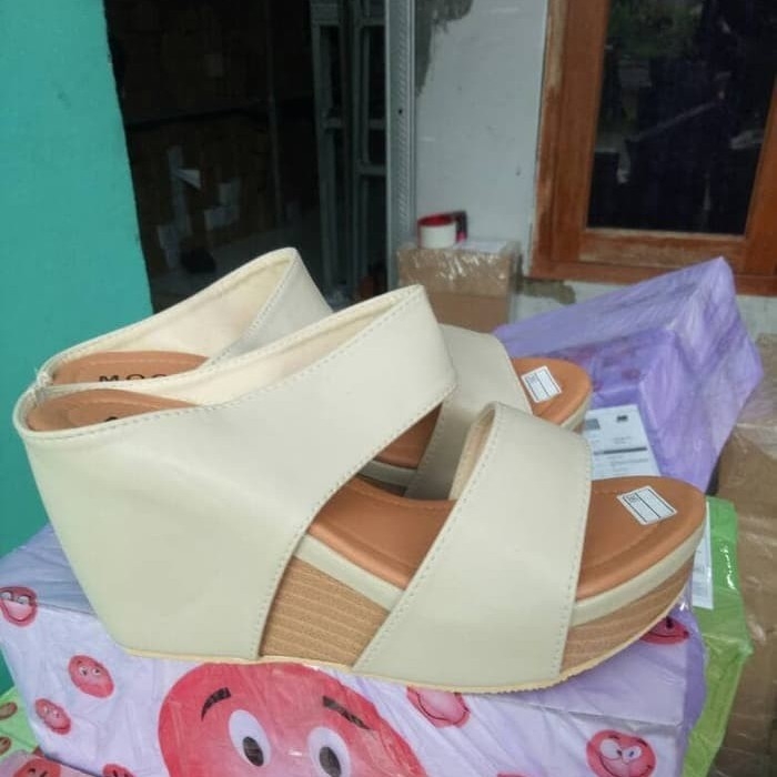 Wedges B4N 77 Cream 2