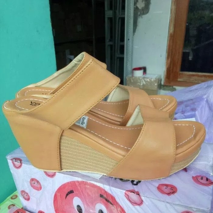 Wedges B4N 77 Tan 2