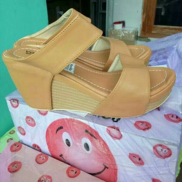 Wedges Ban Tan 2