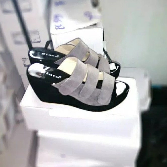 Wedges EL59 Abu-Abu 3 Strip 2