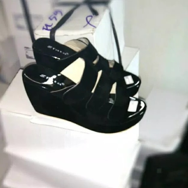 Wedges EL59 Hitam 3 Strip 2