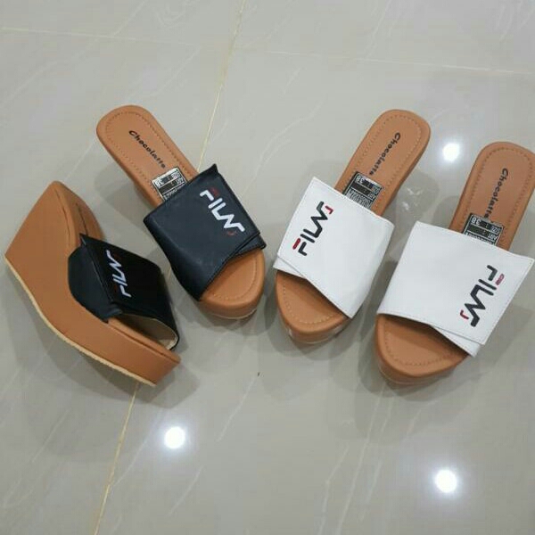 Wedges MR114 Hitam 2