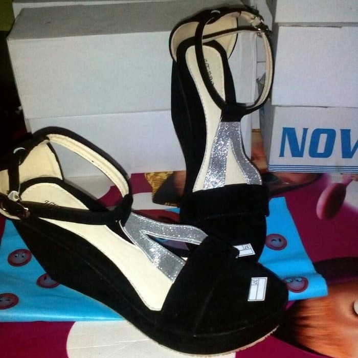 Wedges Miu Gorgeous Hitam 2