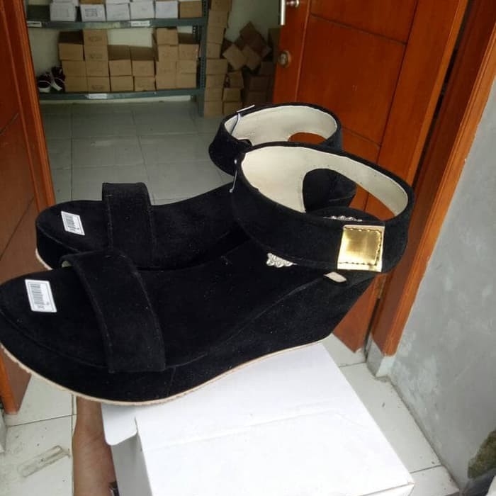 Wedges N40 HITAM 2